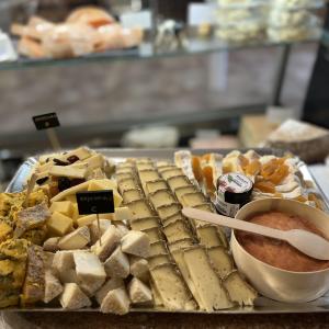 La Fromagerie Marie, passeuse de goûts à Aubervilliers